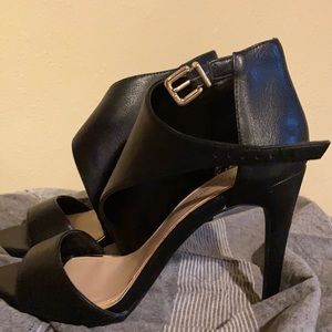 Black 8.5 BCBG Heels 3inch